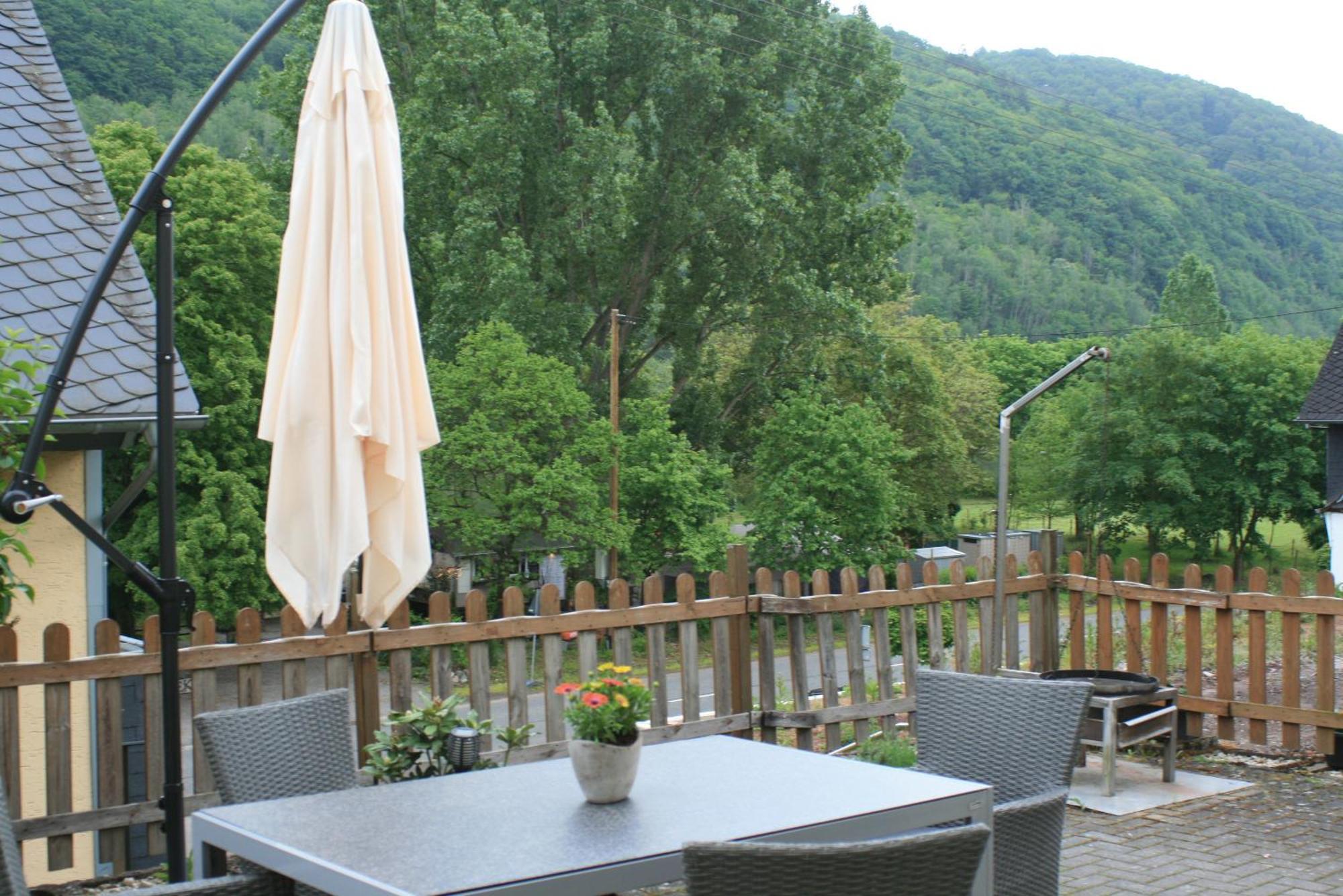 Ferienwohnung Jatta Sankt Aldegund Exteriör bild